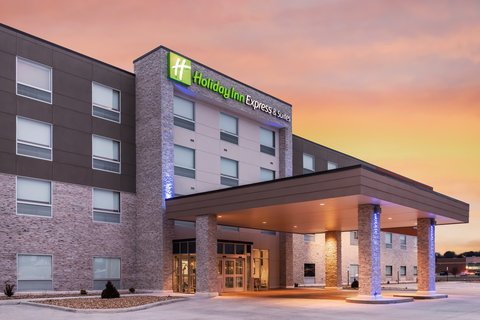 96 new and modern guest rooms, including suites.