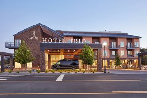 closest hotel near river rock casino healdsburg