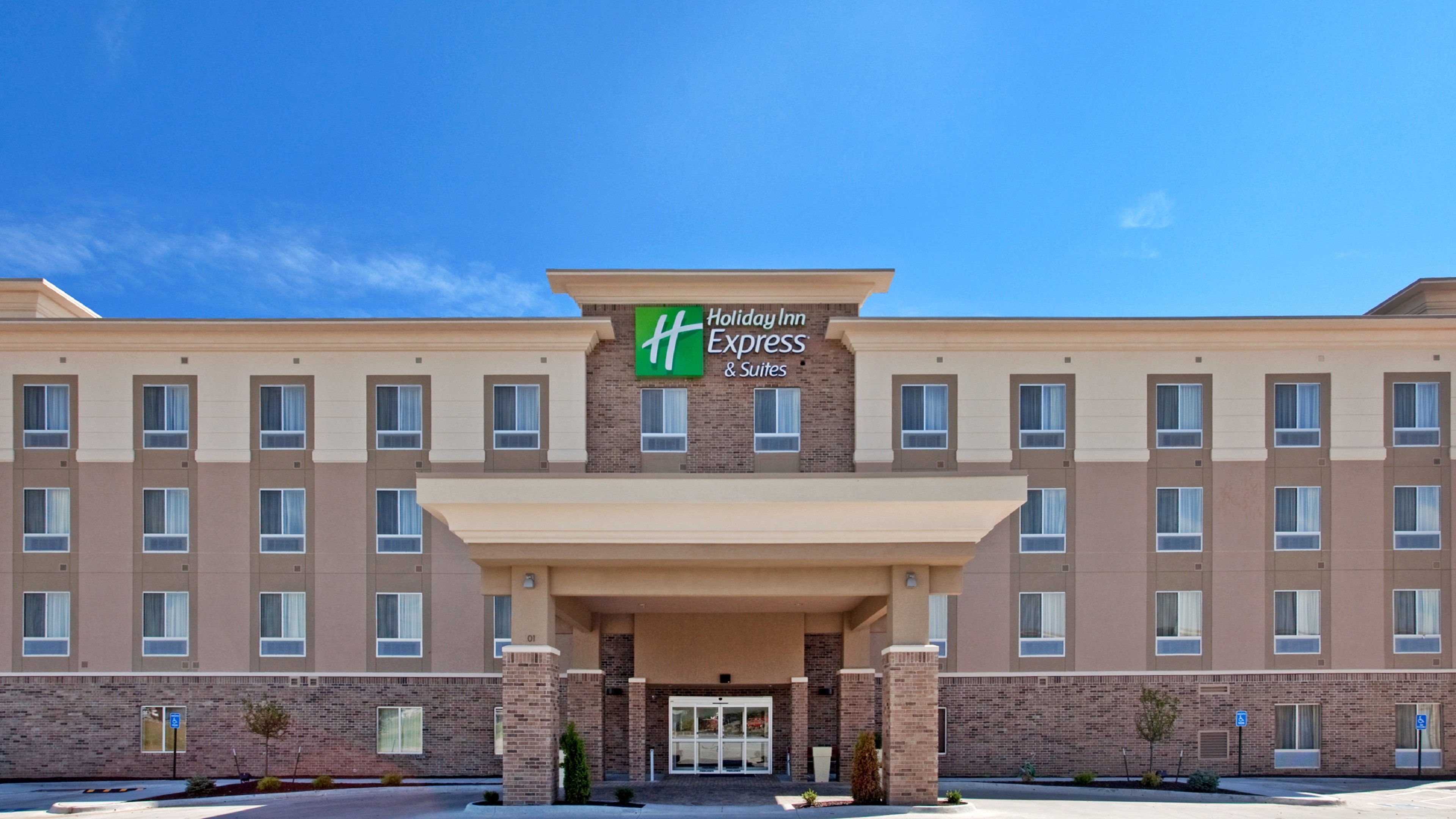 HOLIDAY INN EXP STES TOPEKA NO BY I-guestroom-Experience comfort at Holiday Inn Express & Suites Topeka North..jpg