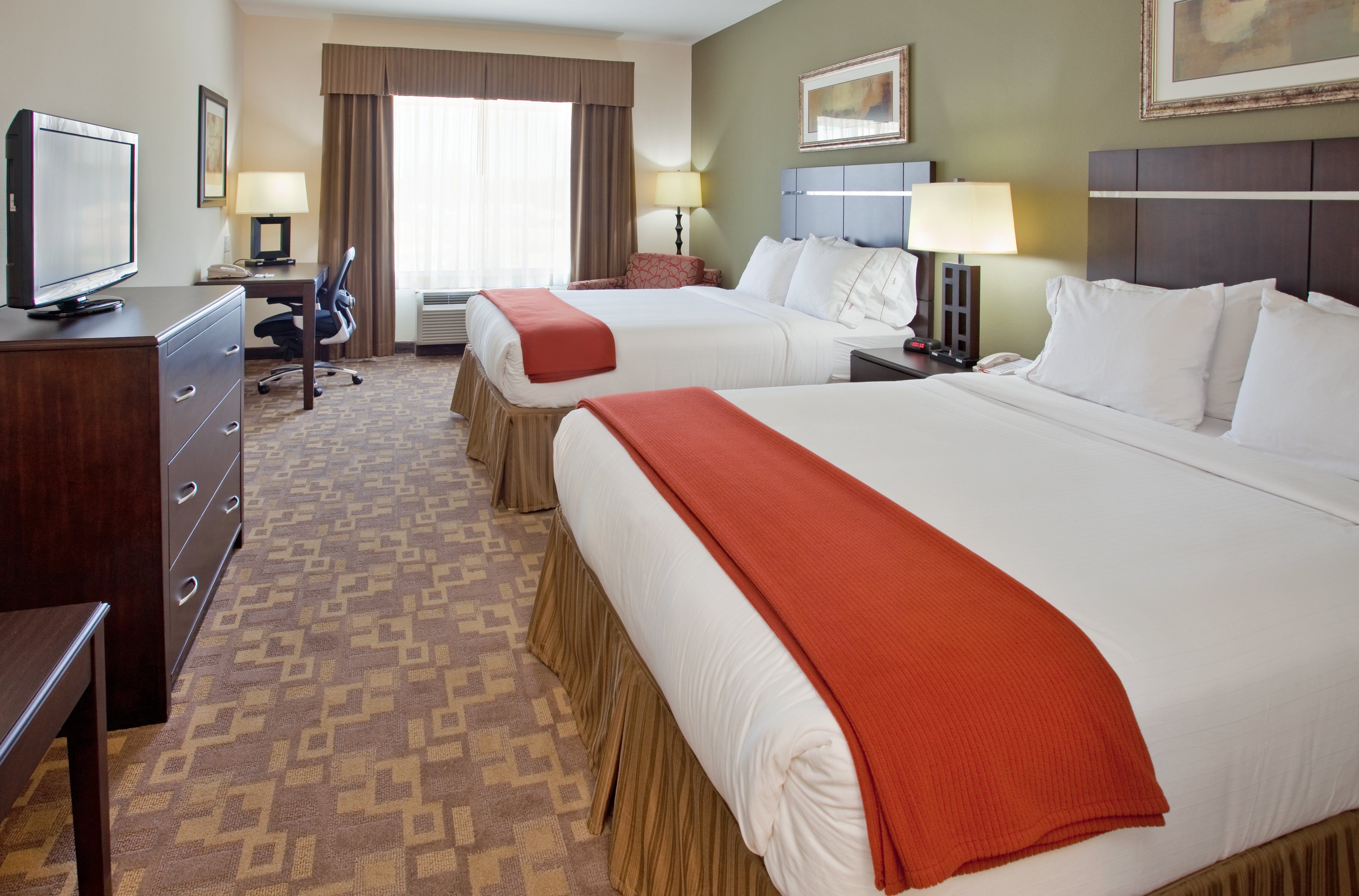 HOLIDAY INN EXP STES TOPEKA NO BY I-guestroom-Double Bed Guest Room Holiday Inn Express Topeka North.jpg