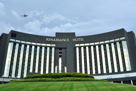 Renaissance St Louis Hotel Airport