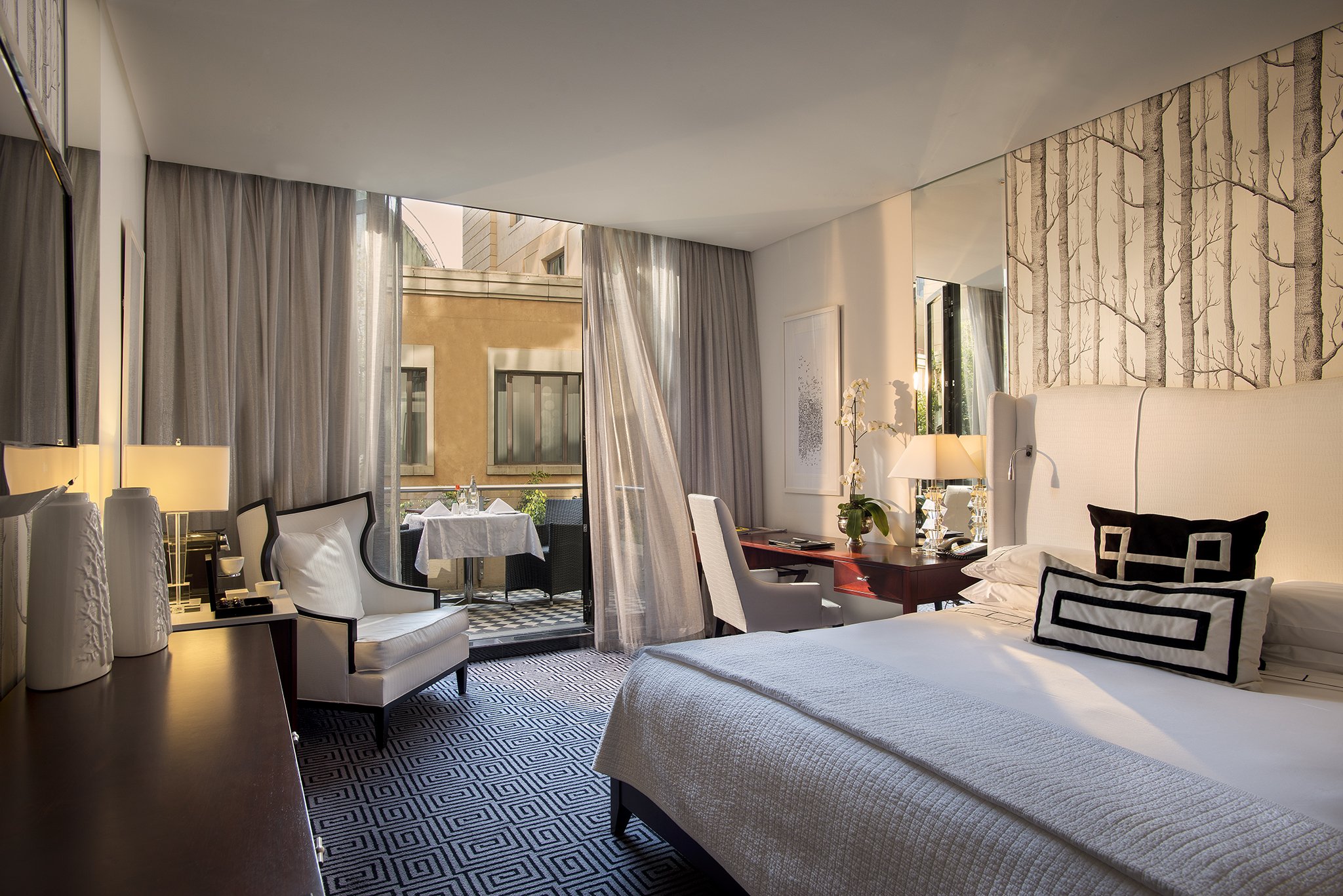 DAVINCI Hotel-guestroom-Junior Suite.jpg