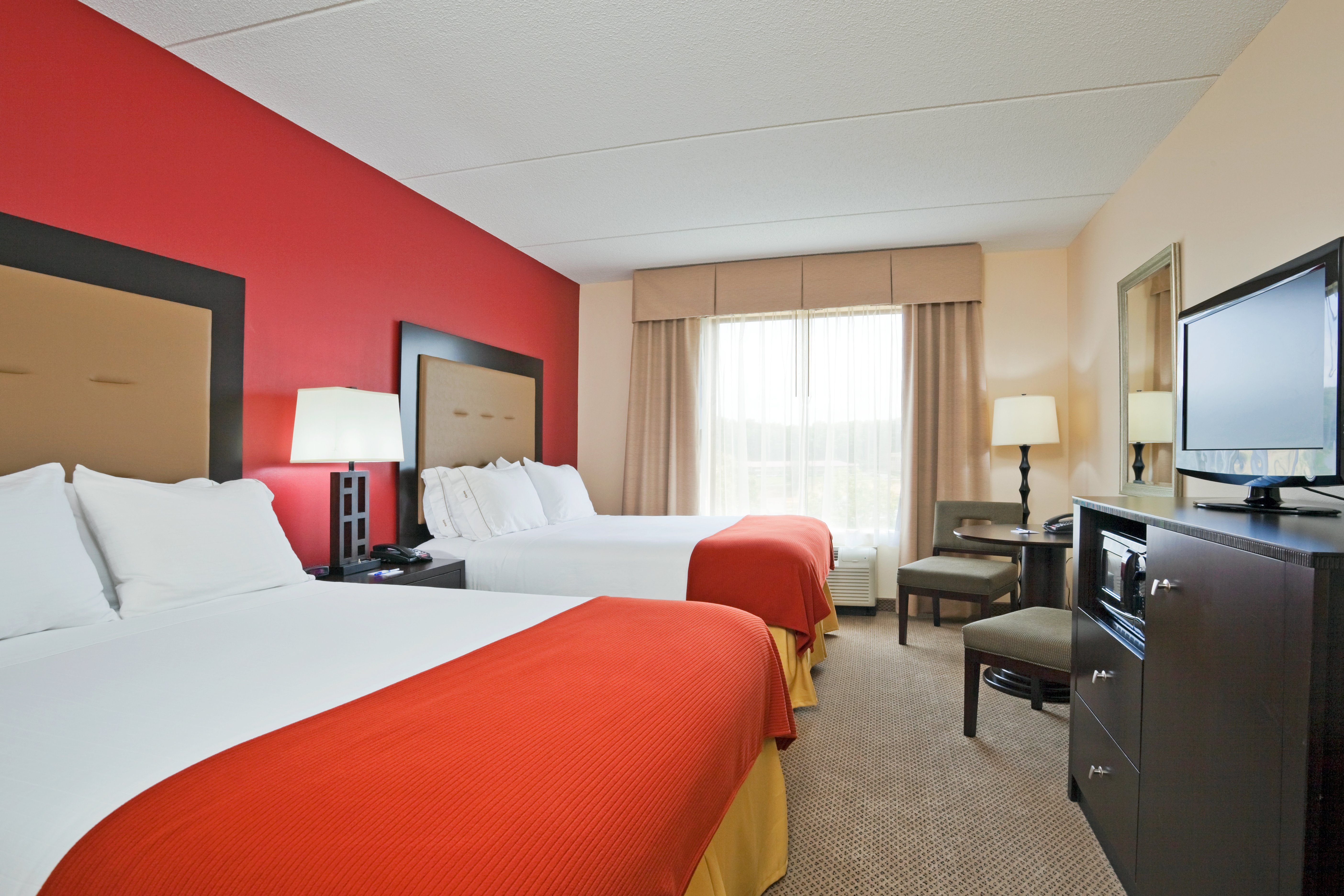 HOLIDAY INN EXP STES KODAK EAS BY I-guestroom-Queen Bed Guest Room.jpg