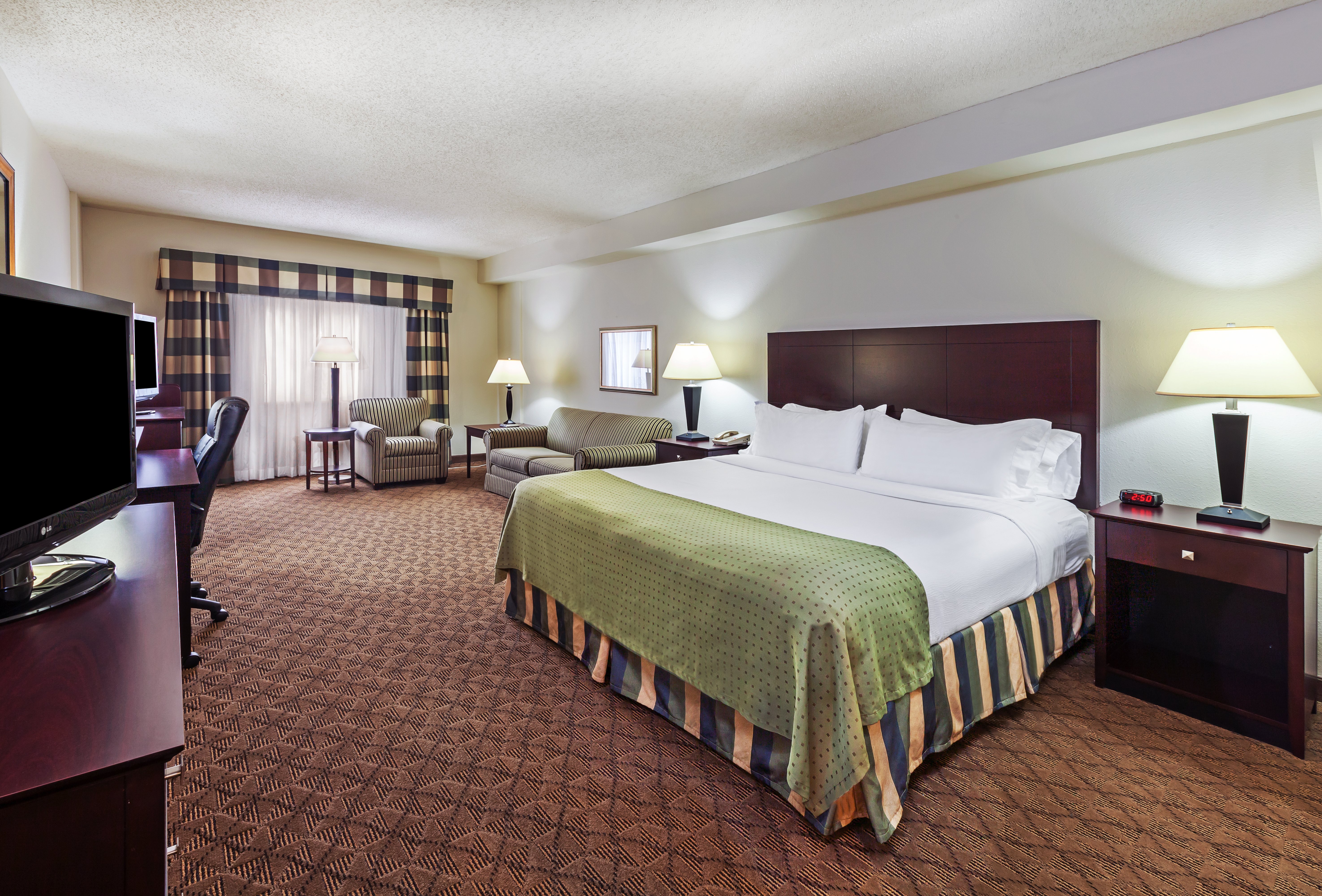 HOLIDAY INN SPRINGDALE BY IHG-guestroom-King Executive Bed Mini Suite.jpg