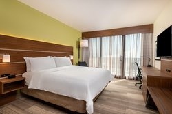  - Holiday Inn Express & Suites Santa Ana - I-5, Exit 104