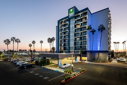  - Holiday Inn Express & Suites Santa Ana - I-5, Exit 104