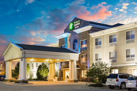Welcome to the newly-renovated Holiday Inn Express & Suites!