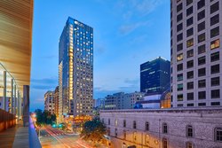  - Aloft Hotel Downtown Austin - I-35, Exit 234B