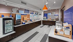  - Holiday Inn Express & Suites Altoona - I-80, Exit 143