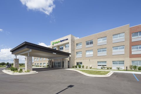 Drive up to complimentary parking, wifi and breakfast w/your stay