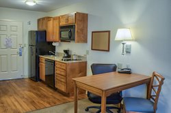  - Candlewood Suites Downtown Mobile - I-10, Exit 26B