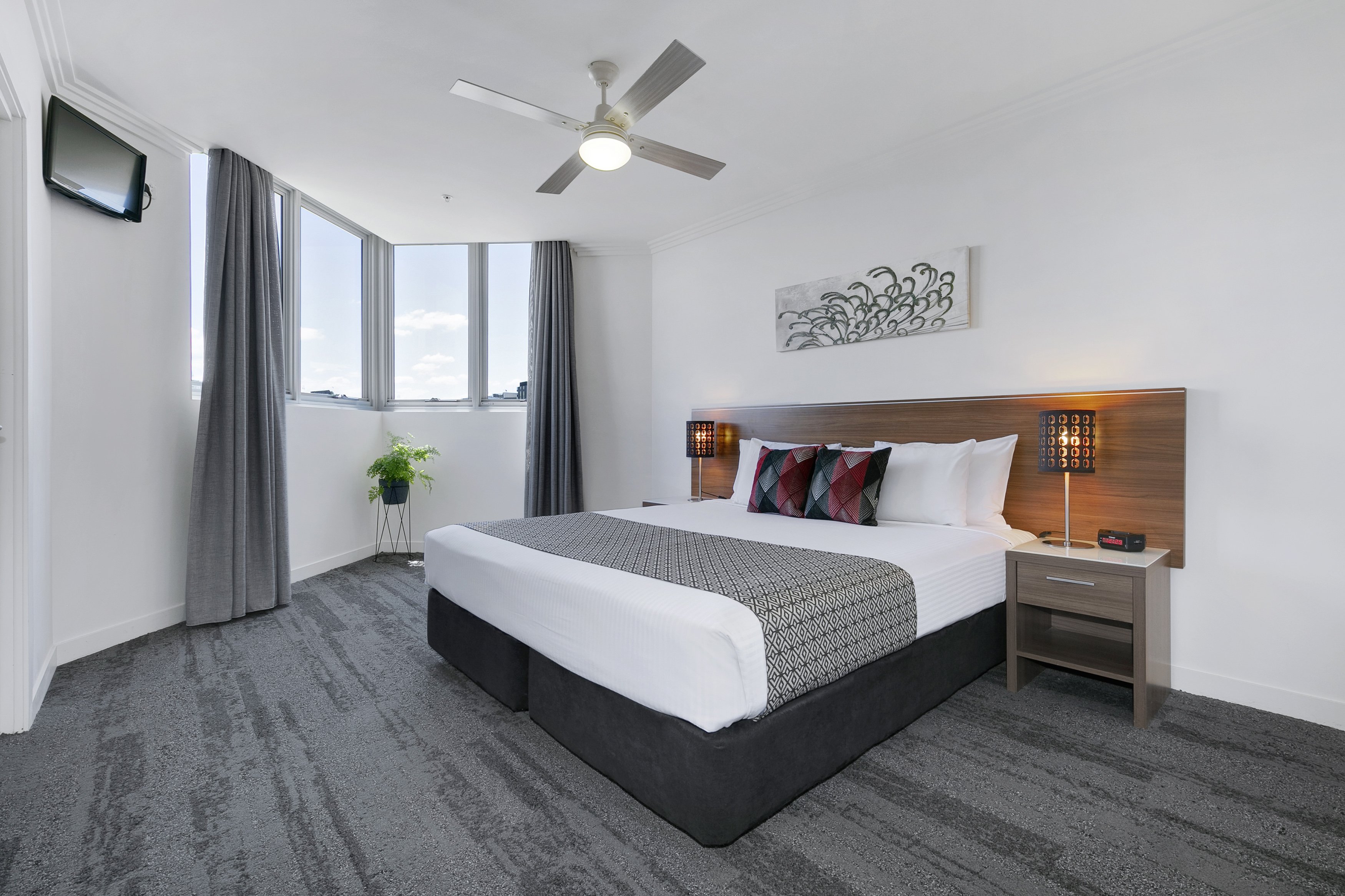 HOTEL DIANA SOUTH BRISBANE-guestroom-One Bedroom Apartment - Bedroom.jpg