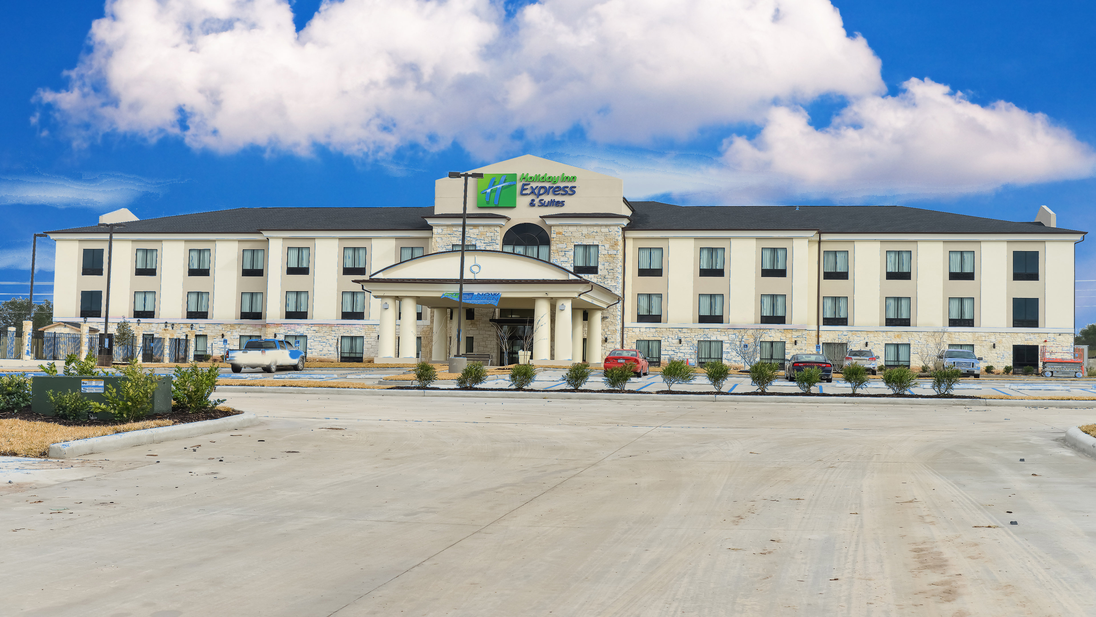 HOLIDAY INN EXP STES CUERO BY IHG-guestroom-Exterior of the All New Holiday Inn Express & Suites Cuero Texas.jpg