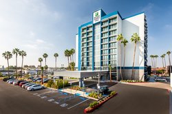  - Holiday Inn Express & Suites Santa Ana - I-5, Exit 104