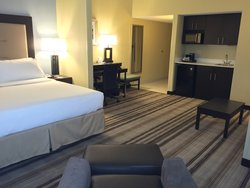 - Holiday Inn Express Arlington Heights - I-90, Exit 70