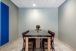  - Holiday Inn Express & Suites Santa Ana - I-5, Exit 104