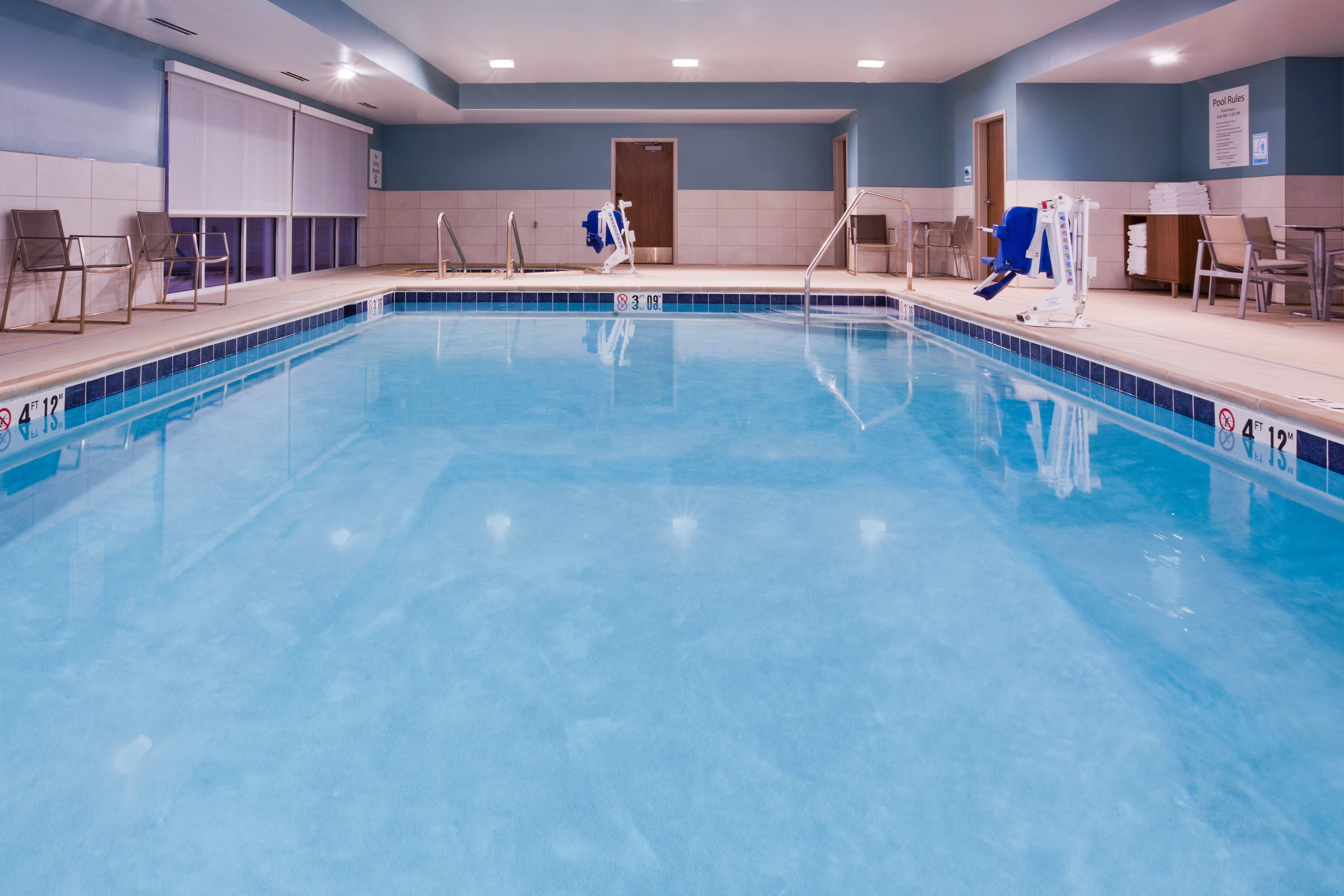 Holiday Inn Express & Suites Downtown Des Moines Swimming Pool