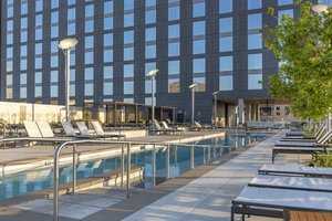 louisville omni hotel downtown pool