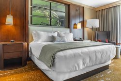  - Omni Hotel Downtown Louisville - I-65, Exit 136C