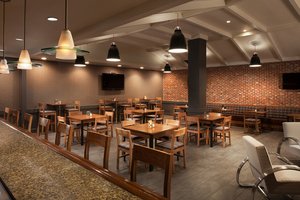 Restaurant - Four Points by Sheraton Hotel San Jose Airport