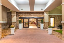  - Holiday Inn Gurnee Convention Center - I-94, Exit 8