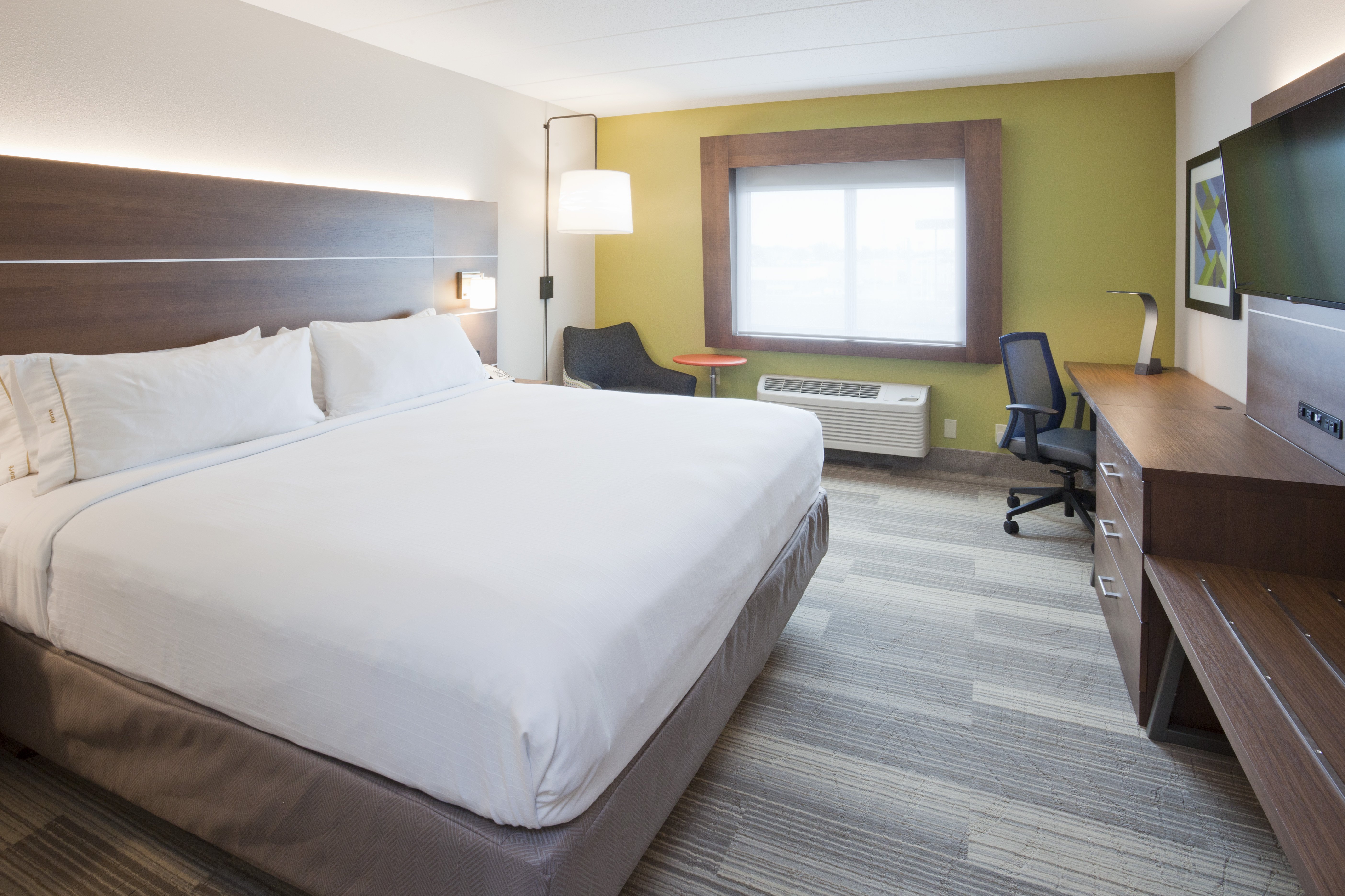 Reserve a comfortable King room for your next Roseville visit!
