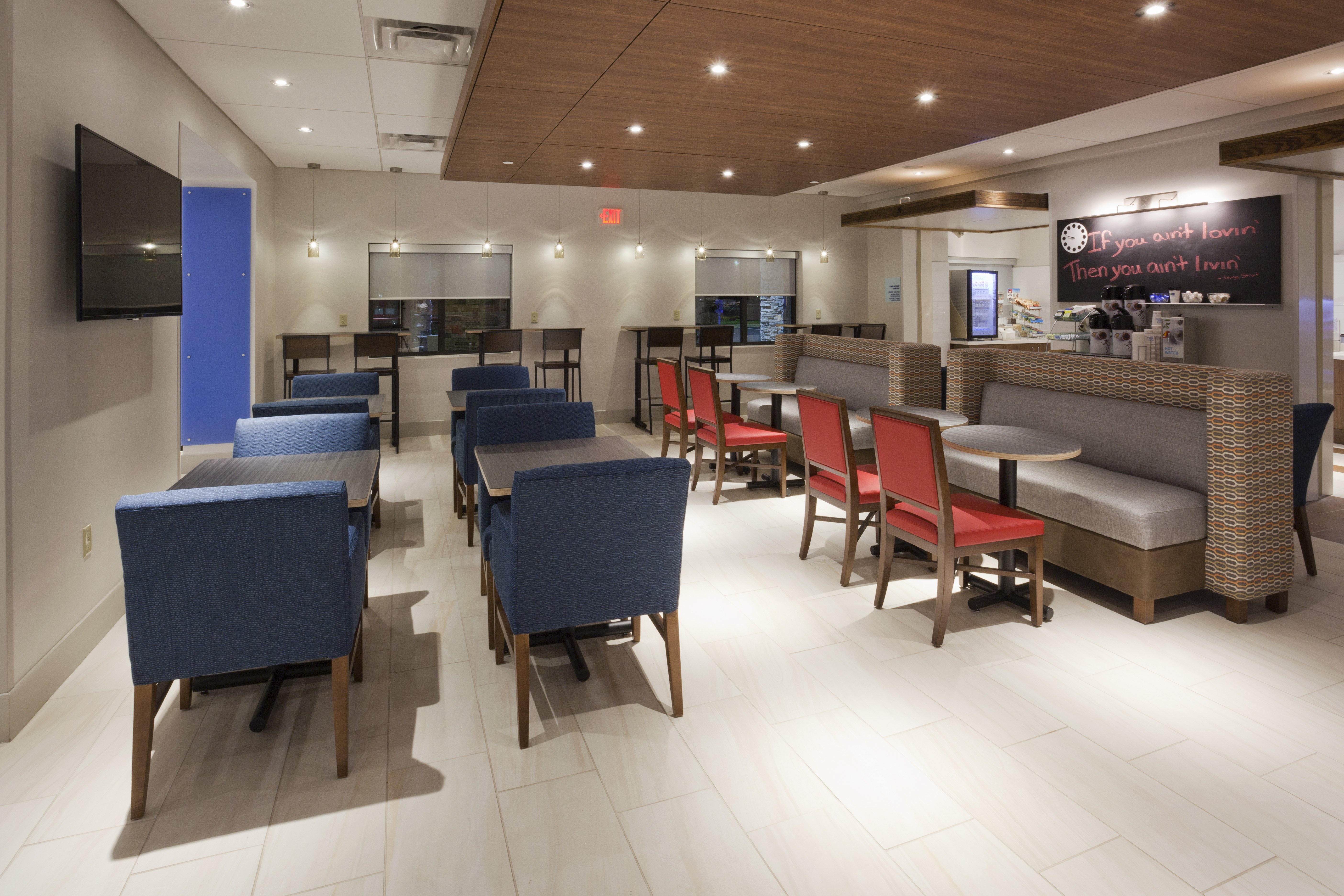 Free breakfast is served every day at the Holiday Inn Express