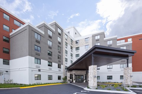 Welcome to Holiday Inn Express Roseville-St. Paul!