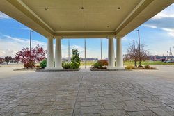  - Holiday Inn Express Vincennes