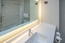  - Holiday Inn Express & Suites Roseville - I-80, Exit 105