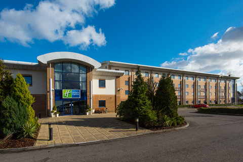 We welcome business and leisure travellers alike to our hotel