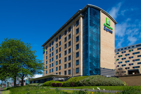 Families are welcome at our Holiday Inn Express hotel in Leeds