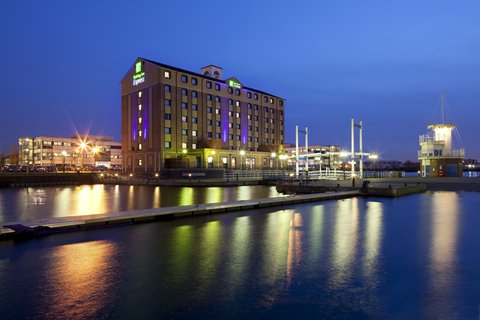 Welcome to Holiday Inn Express Manchester Salford Quays