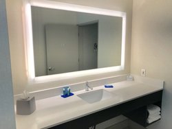  - Holiday Inn Express & Suites Tracy - I-205, Exit 8