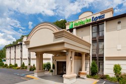  - Holiday Inn Express Southington - I-84, Exit 32