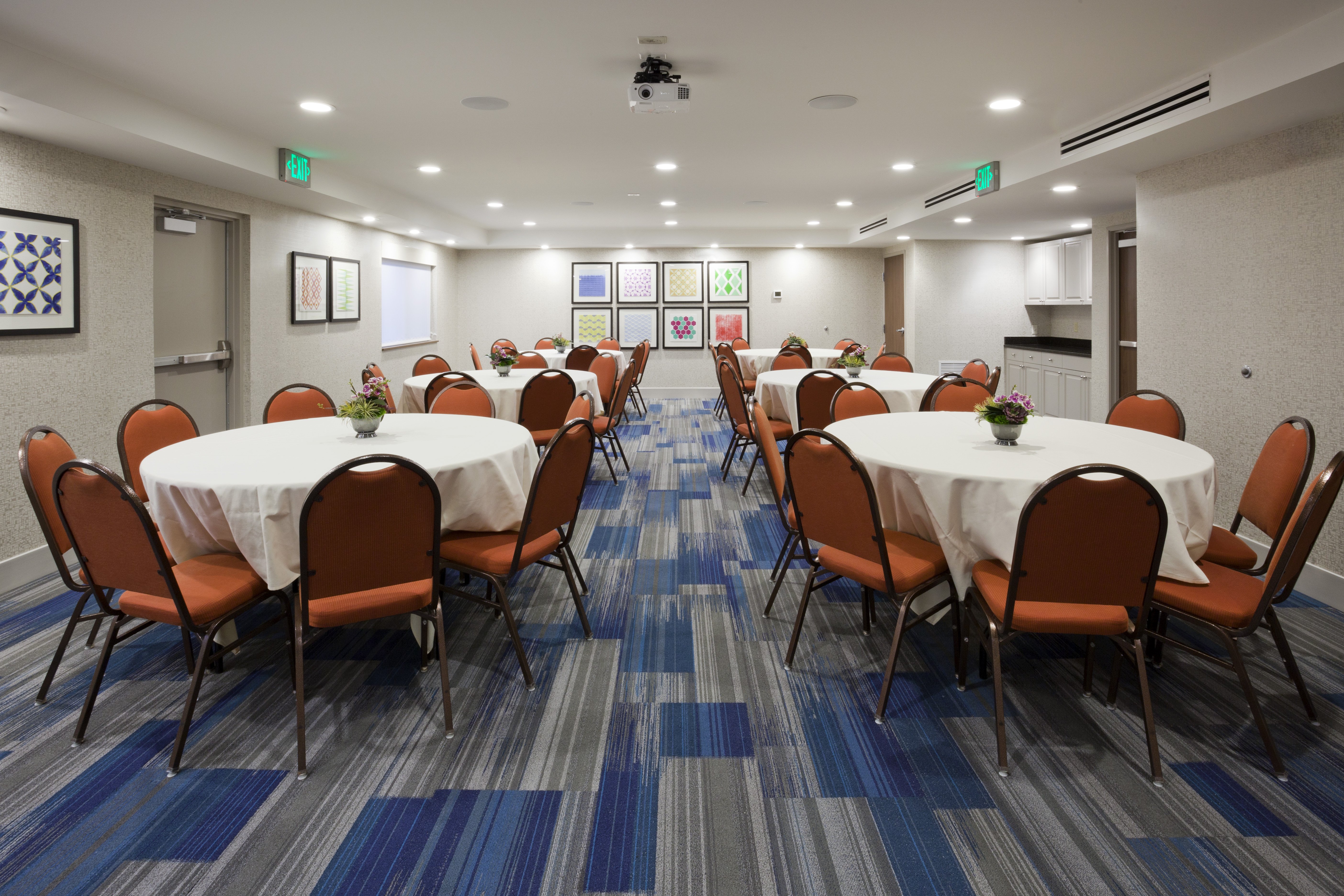 Flexible meeting space for up to 50 attendees near Minneapolis.