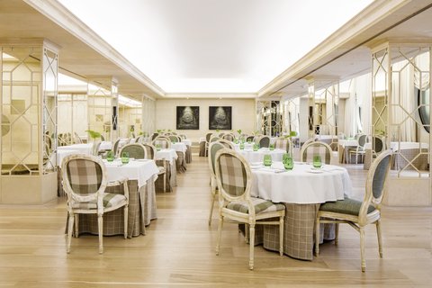 MAJESTIC HOTEL AND SPA - Photo 26