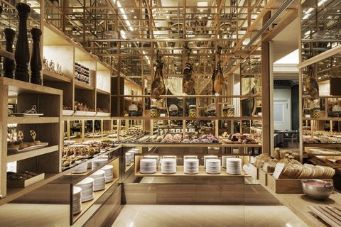 MAJESTIC HOTEL AND SPA - Photo 27