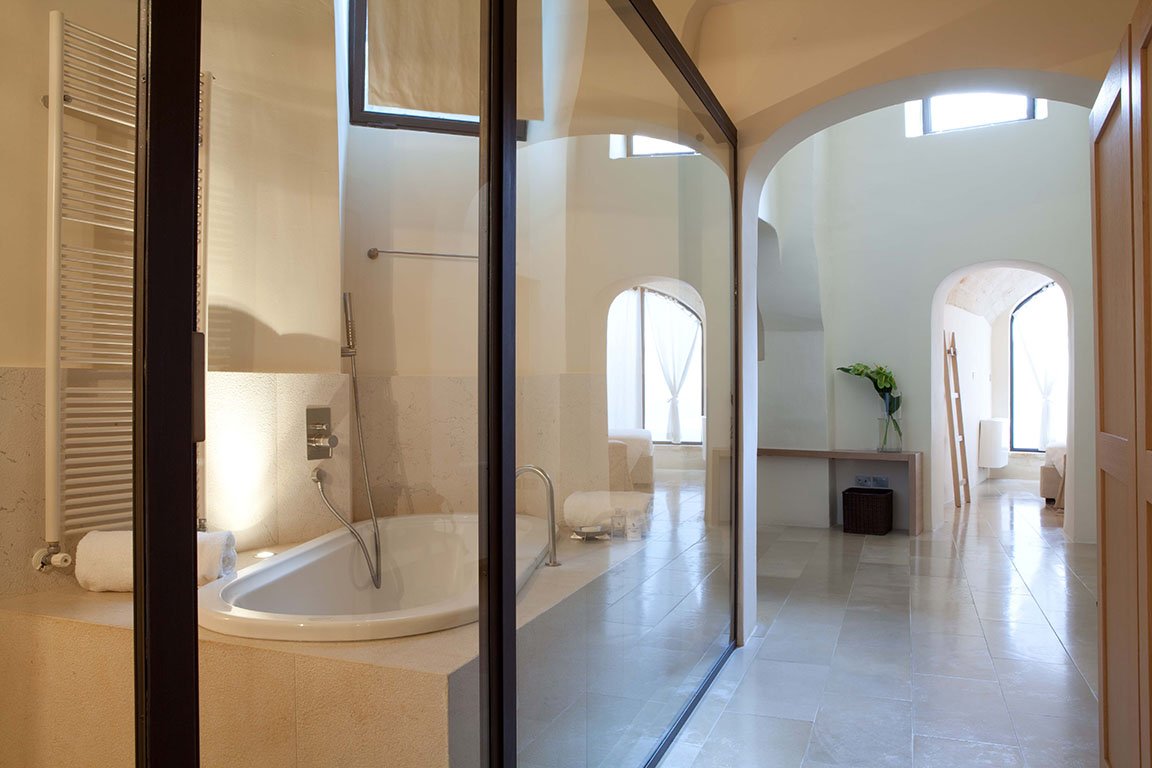 La Sommita Relais-guestroom-Suite bathroom.jpg