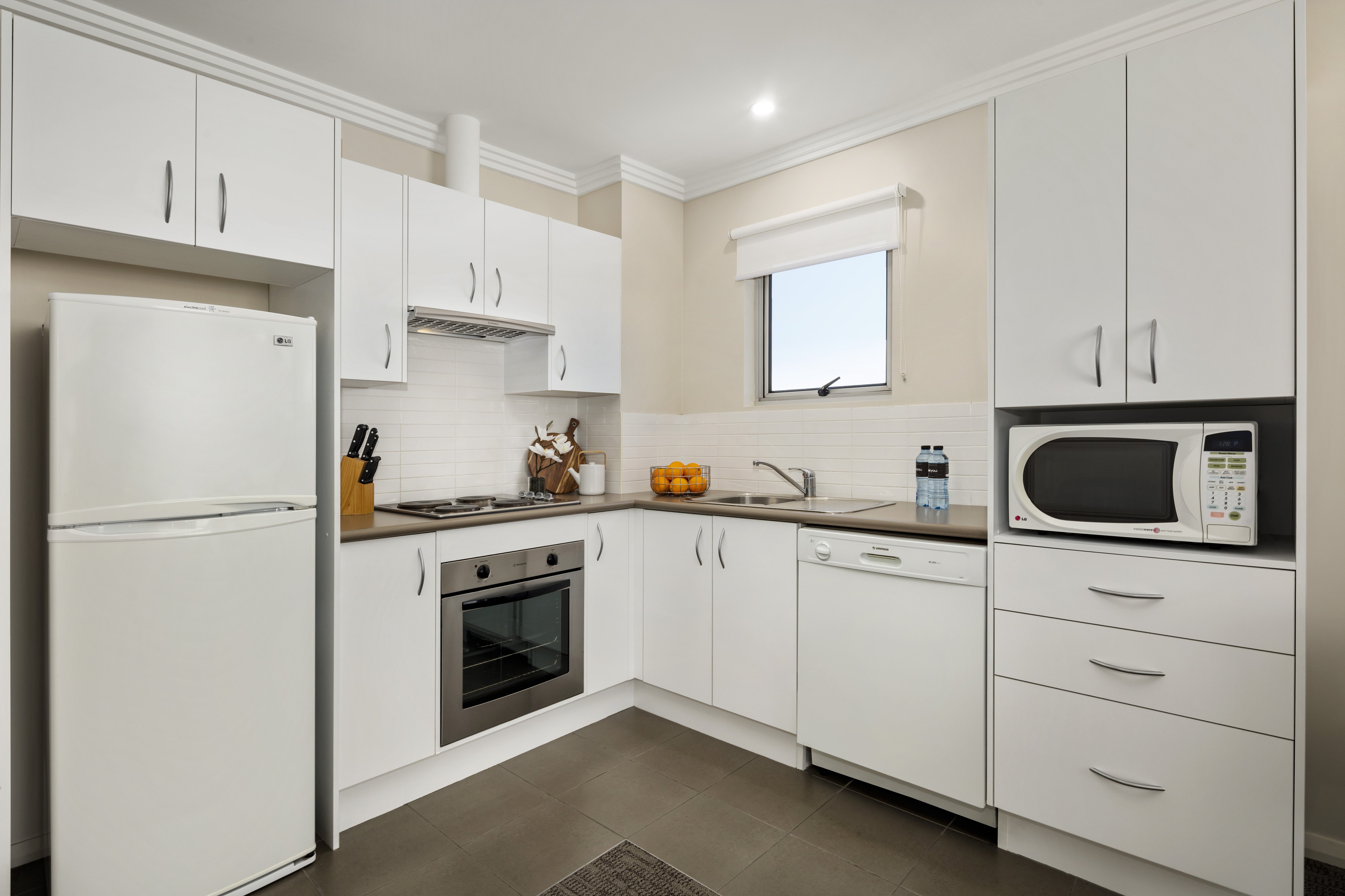 Quest Wollongong-guestroom-One Bedroom Kitchen.jpg