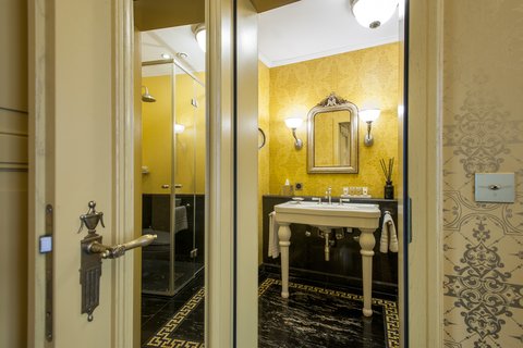 GRAND HOTEL LES TROIS ROIS - Photo 29