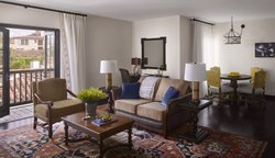  - Plaza La Reina Hotel UCLA Los Angeles