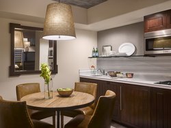  - Plaza La Reina Hotel UCLA Los Angeles