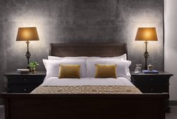  - Plaza La Reina Hotel UCLA Los Angeles