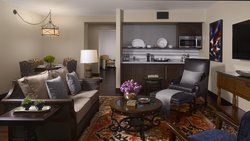  - Plaza La Reina Hotel UCLA Los Angeles