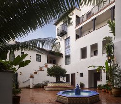  - Plaza La Reina Hotel UCLA Los Angeles