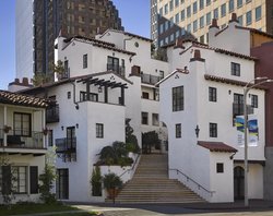  - Plaza La Reina Hotel UCLA Los Angeles
