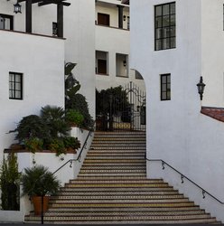  - Plaza La Reina Hotel UCLA Los Angeles