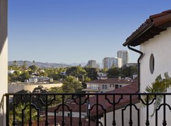  - Plaza La Reina Hotel UCLA Los Angeles