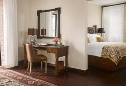  - Plaza La Reina Hotel UCLA Los Angeles